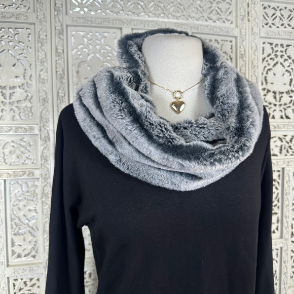 Soft Surroundings Black & Gray Faux Fur Cowl Neck Soft Tunic Sweater Sz Small - Picture 2 of 7